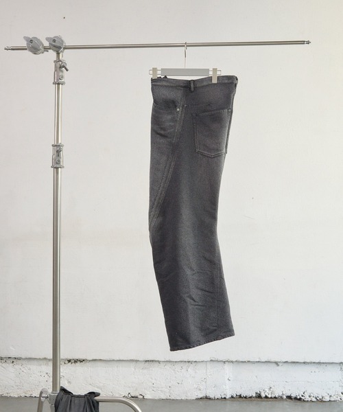 NVRFRGT(ネヴァーフォーゲット)の「GLITTER TWILL 3D TWISTED WIDE LEG 5P PANTS(デニムパンツ・メンズ・ブラック・3/2/1)」の8枚目の写真