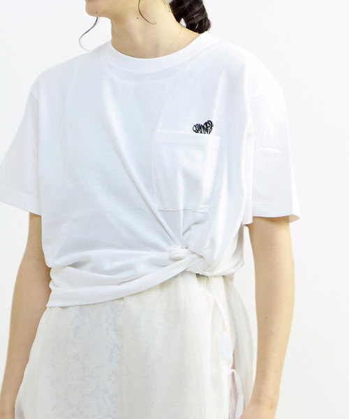 CONVERSE TOKYO（コンバーストウキョウ）の「HEART LOGO POCKET TEE（Tシャツ/カットソー・レディース・ホワイト/ブラック/ブルー・FREE）」の2枚目の写真