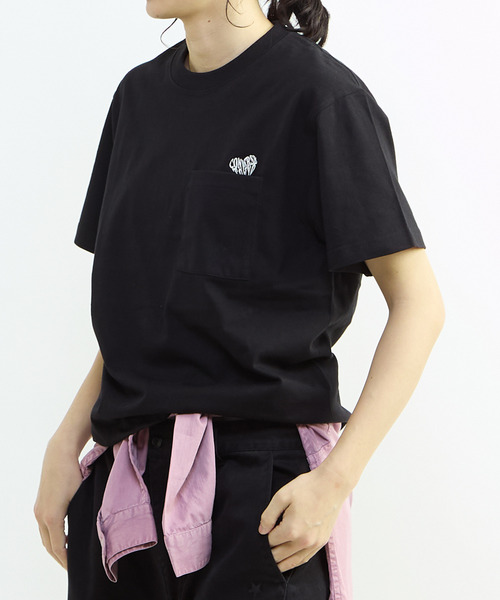 CONVERSE TOKYO（コンバーストウキョウ）の「HEART LOGO POCKET TEE（Tシャツ/カットソー・レディース・ホワイト/ブラック/ブルー・FREE）」の4枚目の写真
