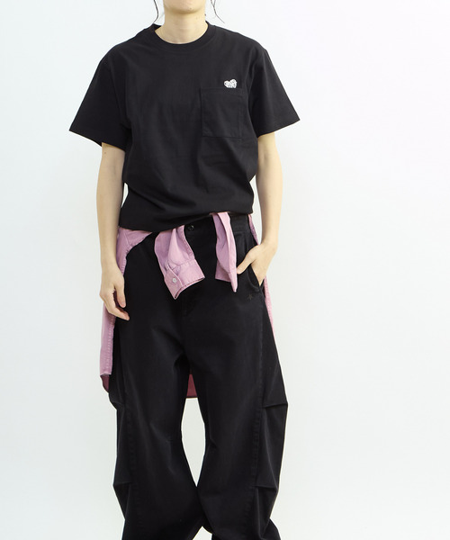 CONVERSE TOKYO（コンバーストウキョウ）の「HEART LOGO POCKET TEE（Tシャツ/カットソー・レディース・ホワイト/ブラック/ブルー・FREE）」の5枚目の写真