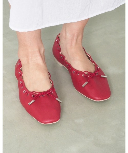 Emma Francis(エマフランシス)の「ハトメ ゴムパンプス(パンプス・レディース・レッド/ブラック/アイボリー・24.0cm/23.5cm/23.0cm/22.5cm/25.0cm/24.5cm/22.0cm)」の1枚目の写真