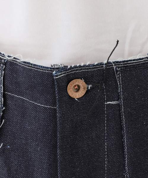 KURO(クロ)の「KURO UNINTENTIONAL FORM DENIM 964232:デニムパンツ(デニムパンツ・レディース・ネイビー・SMALL/MEDIUM)」の11枚目の写真