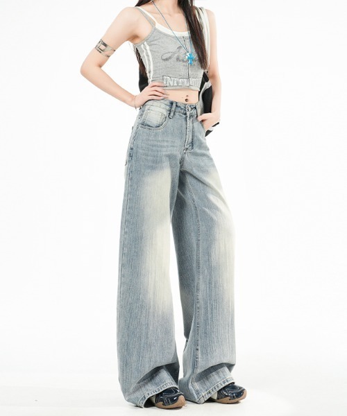 AMAJI(アマジ)の「カーブシルエット デニムパンツ(デニムパンツ・レディース・ライトブルー・SMALL/MEDIUM/LARGE/X-LARGE)」の2枚目の写真