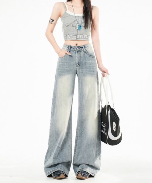 AMAJI(アマジ)の「カーブシルエット デニムパンツ(デニムパンツ・レディース・ライトブルー・SMALL/MEDIUM/LARGE/X-LARGE)」の3枚目の写真