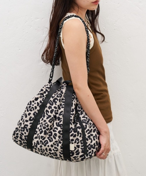 CIAOPANIC TYPY(チャオパニックティピー)の「:【ZOZO限定】アソート柄マルチウェイナイロンBAG(ショルダーバッグ・レディース・オフホワイト/ブラック・ONE SIZE)」の2枚目の写真