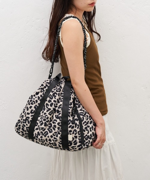 CIAOPANIC TYPY(チャオパニックティピー)の「:【ZOZO限定】アソート柄マルチウェイナイロンBAG(ショルダーバッグ・レディース・オフホワイト/ブラック・ONE SIZE)」の4枚目の写真