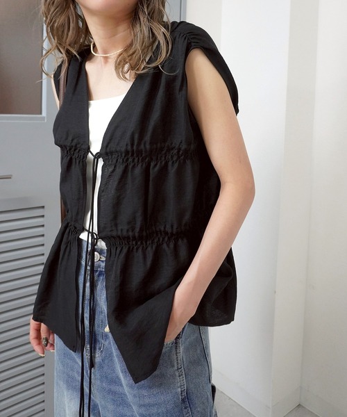 gossara(ゴサラ)の「【トレンド感たっぷり】ノースリシャーリングリボンブラウス(シャツ/ブラウス・レディース・ベージュ/アイボリー/ブラック・FREE)」の10枚目の写真
