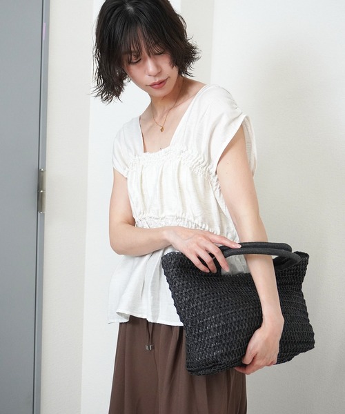 gossara(ゴサラ)の「【トレンド感たっぷり】ノースリシャーリングリボンブラウス(シャツ/ブラウス・レディース・ベージュ/アイボリー/ブラック・FREE)」の4枚目の写真