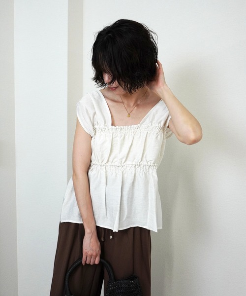 gossara(ゴサラ)の「【トレンド感たっぷり】ノースリシャーリングリボンブラウス(シャツ/ブラウス・レディース・ベージュ/アイボリー/ブラック・FREE)」の6枚目の写真