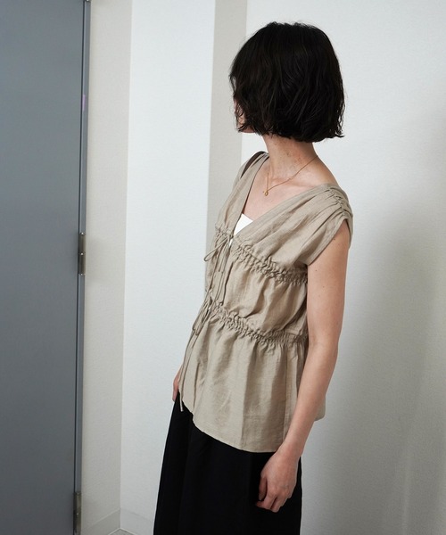 gossara(ゴサラ)の「【トレンド感たっぷり】ノースリシャーリングリボンブラウス(シャツ/ブラウス・レディース・ベージュ/アイボリー/ブラック・FREE)」の19枚目の写真