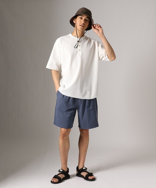 BAYFLOW(ベイフロー)の「ラウンドヘンリーネックTシャツ【吸水速乾】(Tシャツ/カットソー・メンズ・グレー/オフホワイト/チャコール・MEDIUM/LARGE)」の11枚目の写真