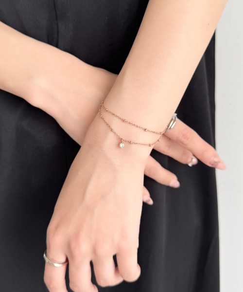 sowang(ソワン)の「ビジューモチーフ2連チェーンブレスレット(ブレスレット・レディース・ピンク/シルバー/ゴールド・FREE)」の5枚目の写真