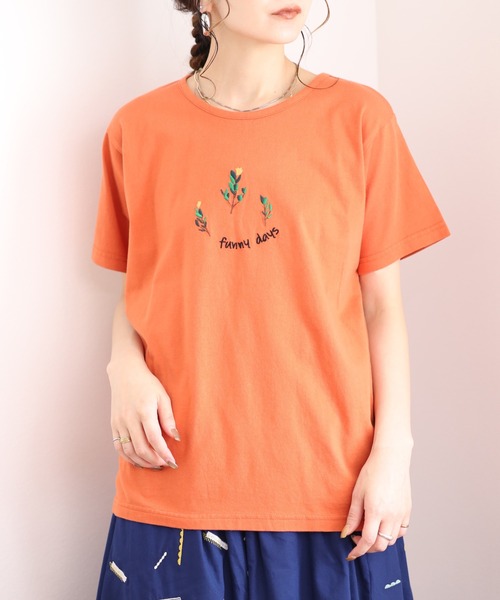 Emago(イマゴ)の「EMAGO 花刺繍レギュラーT 半袖(Tシャツ/カットソー・レディース・オレンジ/ホワイト・FREE)」の7枚目の写真
