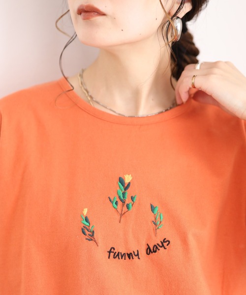 Emago(イマゴ)の「EMAGO 花刺繍レギュラーT 半袖(Tシャツ/カットソー・レディース・オレンジ/ホワイト・FREE)」の9枚目の写真