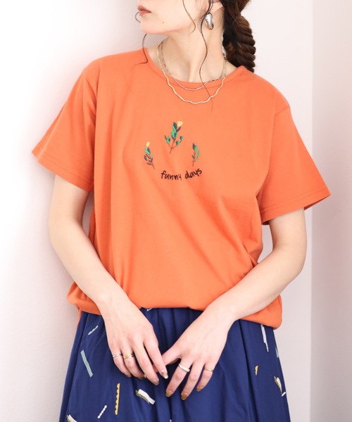 Emago(イマゴ)の「EMAGO 花刺繍レギュラーT 半袖(Tシャツ/カットソー・レディース・オレンジ/ホワイト・FREE)」の15枚目の写真