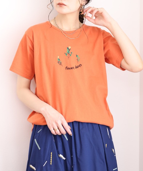 Emago(イマゴ)の「EMAGO 花刺繍レギュラーT 半袖(Tシャツ/カットソー・レディース・オレンジ/ホワイト・FREE)」の16枚目の写真