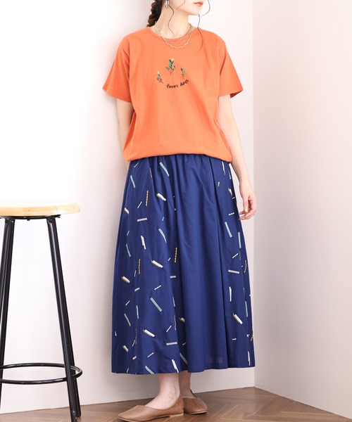 Emago(イマゴ)の「EMAGO 花刺繍レギュラーT 半袖(Tシャツ/カットソー・レディース・オレンジ/ホワイト・FREE)」の6枚目の写真