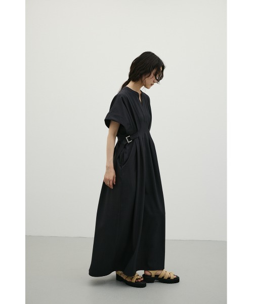 STYLEMIXER(スタイルミキサー)の「サイドバックルベルトワンピース(ワンピース・レディース・チャコールグレー/ライトベージュ・SMALL/MEDIUM)」の5枚目の写真