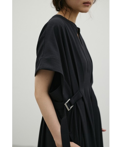 STYLEMIXER(スタイルミキサー)の「サイドバックルベルトワンピース(ワンピース・レディース・チャコールグレー/ライトベージュ・SMALL/MEDIUM)」の10枚目の写真