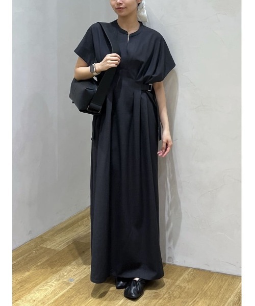STYLEMIXER(スタイルミキサー)の「サイドバックルベルトワンピース(ワンピース・レディース・チャコールグレー/ライトベージュ・SMALL/MEDIUM)」の4枚目の写真