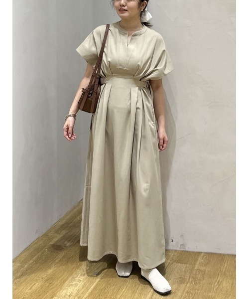STYLEMIXER(スタイルミキサー)の「サイドバックルベルトワンピース(ワンピース・レディース・チャコールグレー/ライトベージュ・SMALL/MEDIUM)」の6枚目の写真