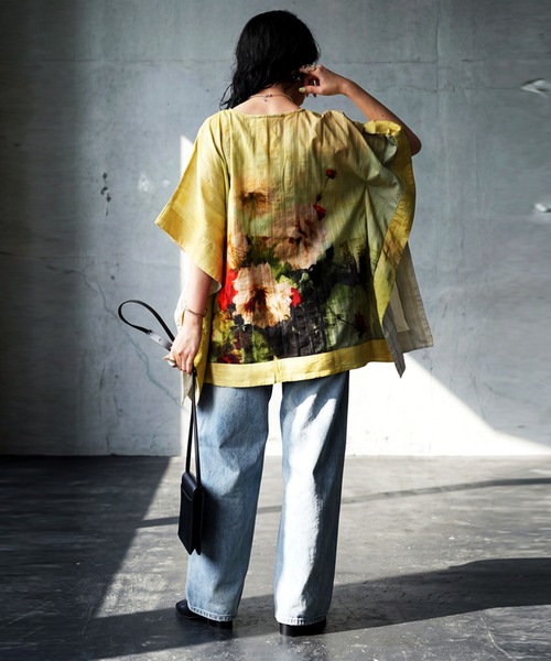 antiqua(アンティカ)の「綿100 アート柄 花柄 ワイドシルエット ブラウス(シャツ/ブラウス・レディース・マルチ・ONESIZE)」の5枚目の写真