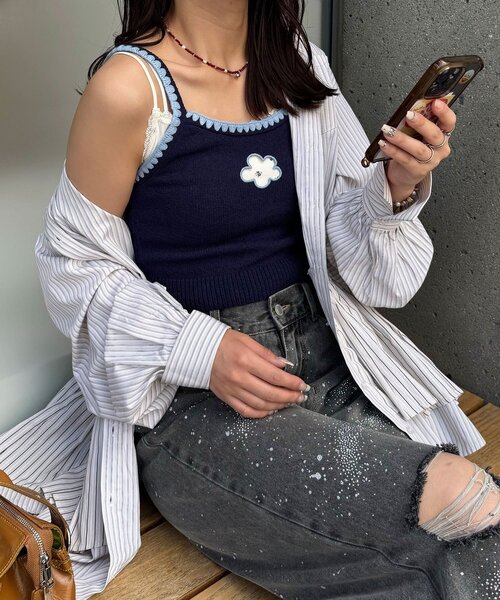 CIAOPANIC(チャオパニック)の「2WAYフラワーカットアウトニットキャミビスチェ(キャミソール・レディース・ネイビー/レッド/ブラウン・ONE SIZE)」の6枚目の写真