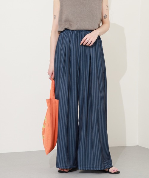 crossi(クロッシー)の「ストライプ柄リネン混イージーワイドパンツ(その他パンツ・レディース・ネイビー・38)」の4枚目の写真