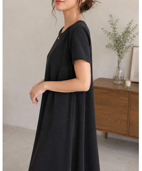 FAZVY(ファズビー)の「ワッフル素材 半袖ロングワンピース(ワンピース・レディース・ベージュ/ブラック・M)」の3枚目の写真