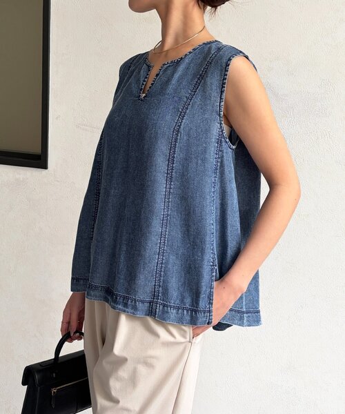 Chez toi(シェトワ)の「パウダー加工デニムノースリブラウス(シャツ/ブラウス・レディース・インディゴブルー/サックスブルー/グレー・FREE)」の1枚目の写真