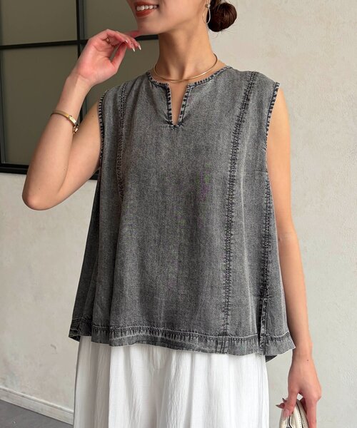Chez toi(シェトワ)の「パウダー加工デニムノースリブラウス(シャツ/ブラウス・レディース・インディゴブルー/サックスブルー/グレー・FREE)」の7枚目の写真
