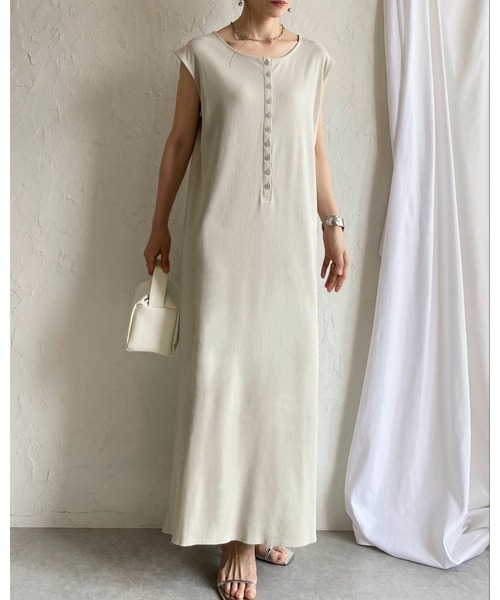 She's Closet(シーズクローゼット)の「フレンチスリーブ ロング丈 ヘンリーネック タイト リブワンピース(ワンピース・レディース・ブラック/モカ/グレイッシュベージュ・FREE)」の3枚目の写真