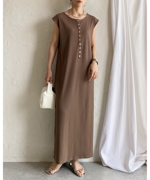 She's Closet(シーズクローゼット)の「フレンチスリーブ ロング丈 ヘンリーネック タイト リブワンピース(ワンピース・レディース・ブラック/モカ/グレイッシュベージュ・FREE)」の18枚目の写真