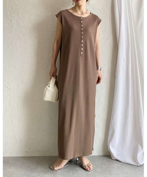 She's Closet(シーズクローゼット)の「フレンチスリーブ ロング丈 ヘンリーネック タイト リブワンピース(ワンピース・レディース・ブラック/モカ/グレイッシュベージュ・FREE)」の13枚目の写真