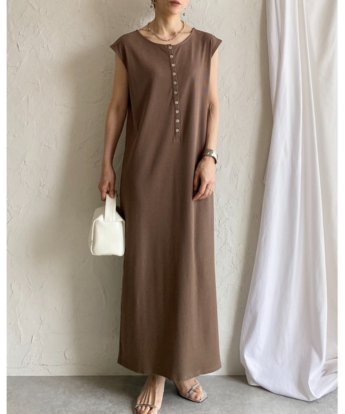 She's Closet(シーズクローゼット)の「フレンチスリーブ ロング丈 ヘンリーネック タイト リブワンピース(ワンピース・レディース・ブラック/モカ/グレイッシュベージュ・FREE)」の15枚目の写真