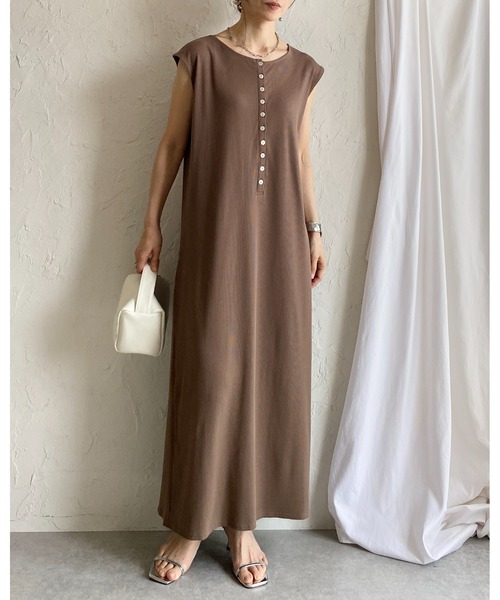 She's Closet(シーズクローゼット)の「フレンチスリーブ ロング丈 ヘンリーネック タイト リブワンピース(ワンピース・レディース・ブラック/モカ/グレイッシュベージュ・FREE)」の7枚目の写真
