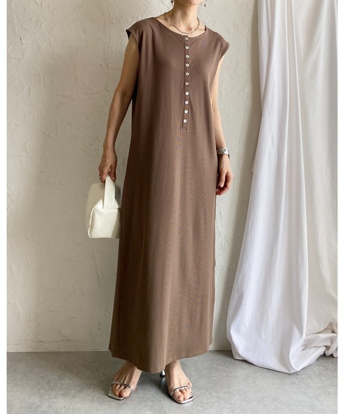 She's Closet(シーズクローゼット)の「フレンチスリーブ ロング丈 ヘンリーネック タイト リブワンピース(ワンピース・レディース・ブラック/モカ/グレイッシュベージュ・FREE)」の8枚目の写真