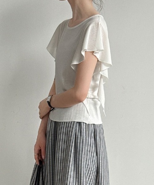 semplice(センプリチェ)の「フリルスリーブ半袖トップス(Tシャツ/カットソー・レディース・ブラック/ホワイト・F)」の9枚目の写真