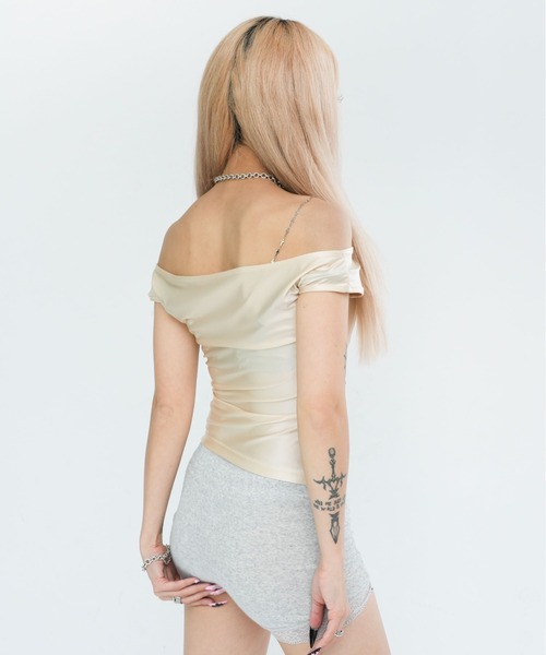 dollslutz(ドルズラッツ)の「【dollslutz】nude hourglass top/【ドルズラッツ】ヌーディーサテントップス(Tシャツ/カットソー・レディース・ブラック/アイボリー・FREE)」の20枚目の写真