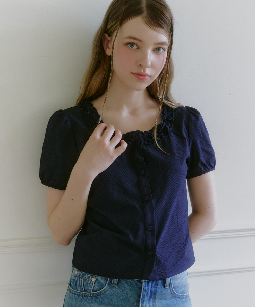 MICANE(ミケーネ)の「スジフリルクロップブラウス(シャツ/ブラウス・レディース・ネイビー/アイボリー・1/2/4/3)」の4枚目の写真