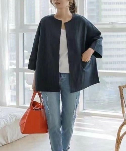 CHUL(チュル)の「ノーカラーハーフスリーブジャケット(ノーカラージャケット・レディース・ベージュ/ネイビー・MEDIUM/LARGE)」の2枚目の写真