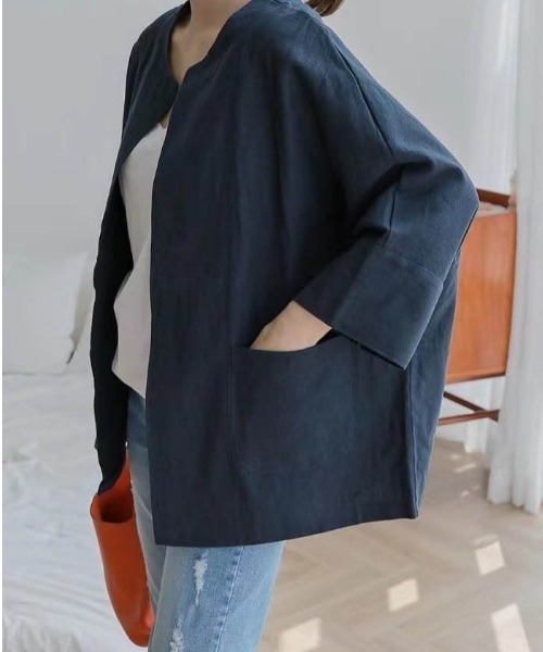 CHUL(チュル)の「ノーカラーハーフスリーブジャケット(ノーカラージャケット・レディース・ベージュ/ネイビー・MEDIUM/LARGE)」の4枚目の写真