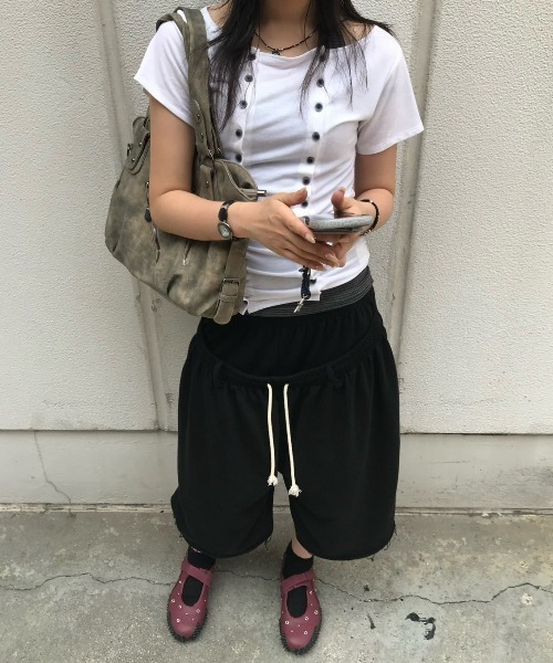 Chikashitsu +(チカシツプラス)の「【Chikashitsu +】Manny Short-Sleeve Button T-shirt / 【チカシツプラス】メニーショートスリーブボタン半袖Tシャツ(Tシャツ/カットソー・レディース・ホワイト/ブラック・ONE SIZE)」の16枚目の写真
