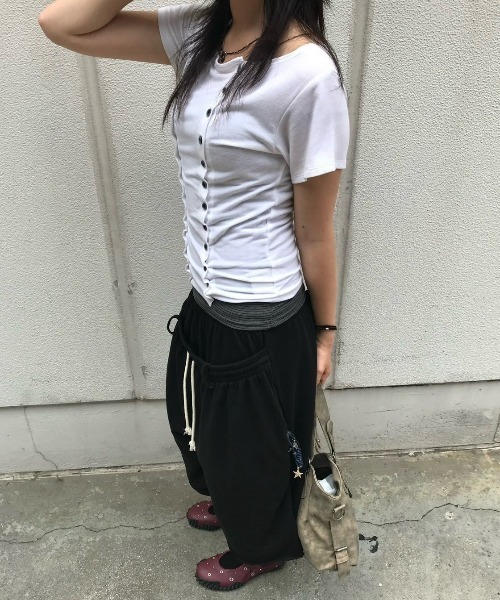 Chikashitsu +(チカシツプラス)の「【Chikashitsu +】Manny Short-Sleeve Button T-shirt / 【チカシツプラス】メニーショートスリーブボタン半袖Tシャツ(Tシャツ/カットソー・レディース・ホワイト/ブラック・ONE SIZE)」の18枚目の写真