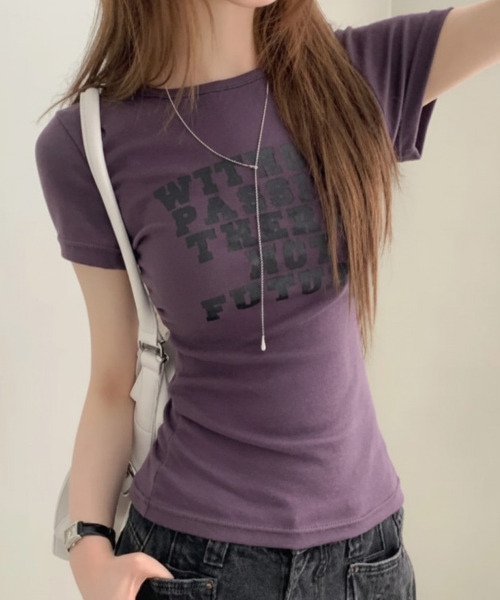 VIVID LADY(ビビッドレディー)の「英字プリント 半袖Tシャツ(Tシャツ/カットソー・レディース・グレー/アイボリー/パープル/ブラック・FREE)」の4枚目の写真