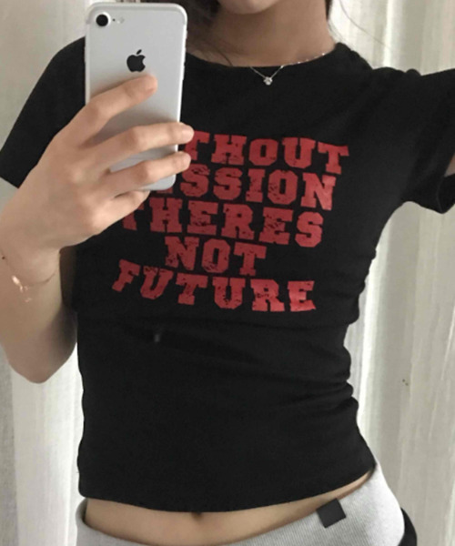 VIVID LADY(ビビッドレディー)の「英字プリント 半袖Tシャツ(Tシャツ/カットソー・レディース・グレー/アイボリー/パープル/ブラック・FREE)」の2枚目の写真