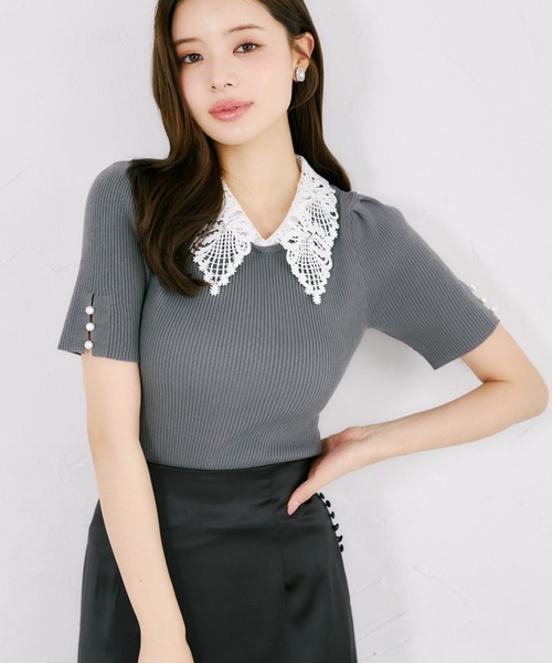 tocco closet(トッコ クローゼット)の「ビジューパール2WAYリボンレース襟付きリブニットプルオーバー(ニット/セーター・レディース・ブラック/ブラウン/チャコールグレー・M)」の2枚目の写真