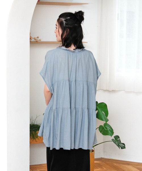 LEPSIM（レプシィム）の「【産前・産後対応】マタニティ／AIRデニムティアードブラウス　1046878（マタニティウェア/グッズ・レディース・ライトブルー/チャコールグレー/ブルー・FREE）」の11枚目の写真
