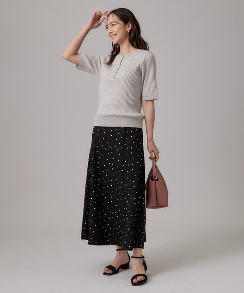 SHOO・LA・RUE(シューラルー)の「【S-LL】抜け感ある着こなしに ヘンリーネック リブニット(ニット/セーター・レディース・ライトグレー/ライトブルー/ブラック・01/02/03/04)」の11枚目の写真