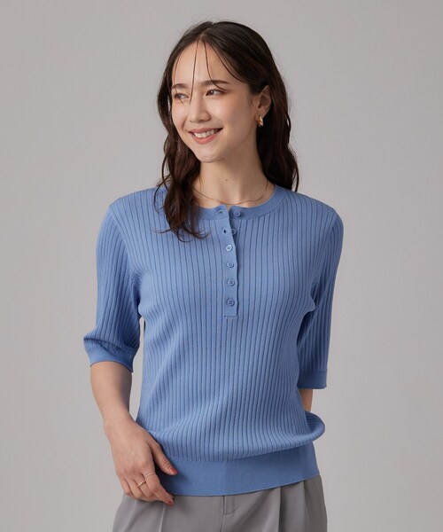 SHOO・LA・RUE(シューラルー)の「【S-LL】抜け感ある着こなしに ヘンリーネック リブニット(ニット/セーター・レディース・ライトグレー/ライトブルー/ブラック・01/02/03/04)」の17枚目の写真